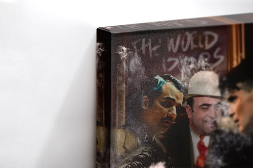 Close-up λεπτομέρεια της εκτύπωσης καμβά Legends of Power & Chaos.