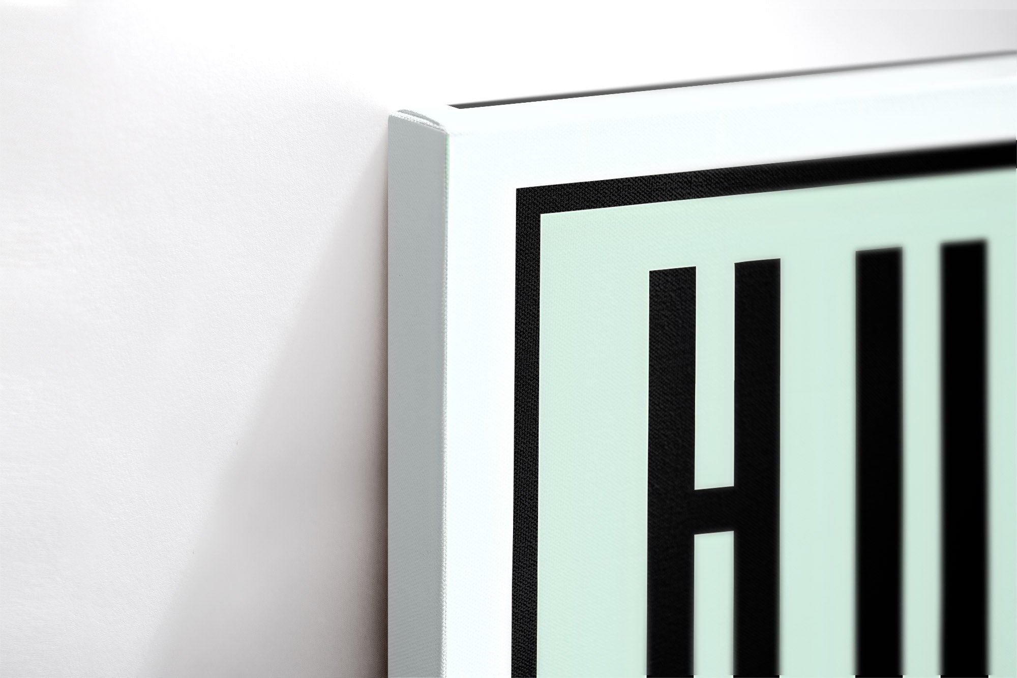 Close-up λεπτομέρεια της εκτύπωσης καμβά Hustle in Silence – Motivational Canvas.