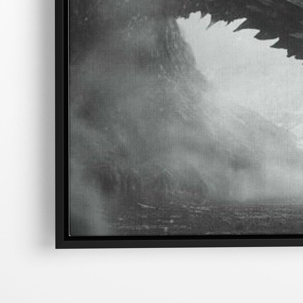 Close-up λεπτομέρεια καμβά Jon Snow and Dragon με μαύρη κορνίζα.