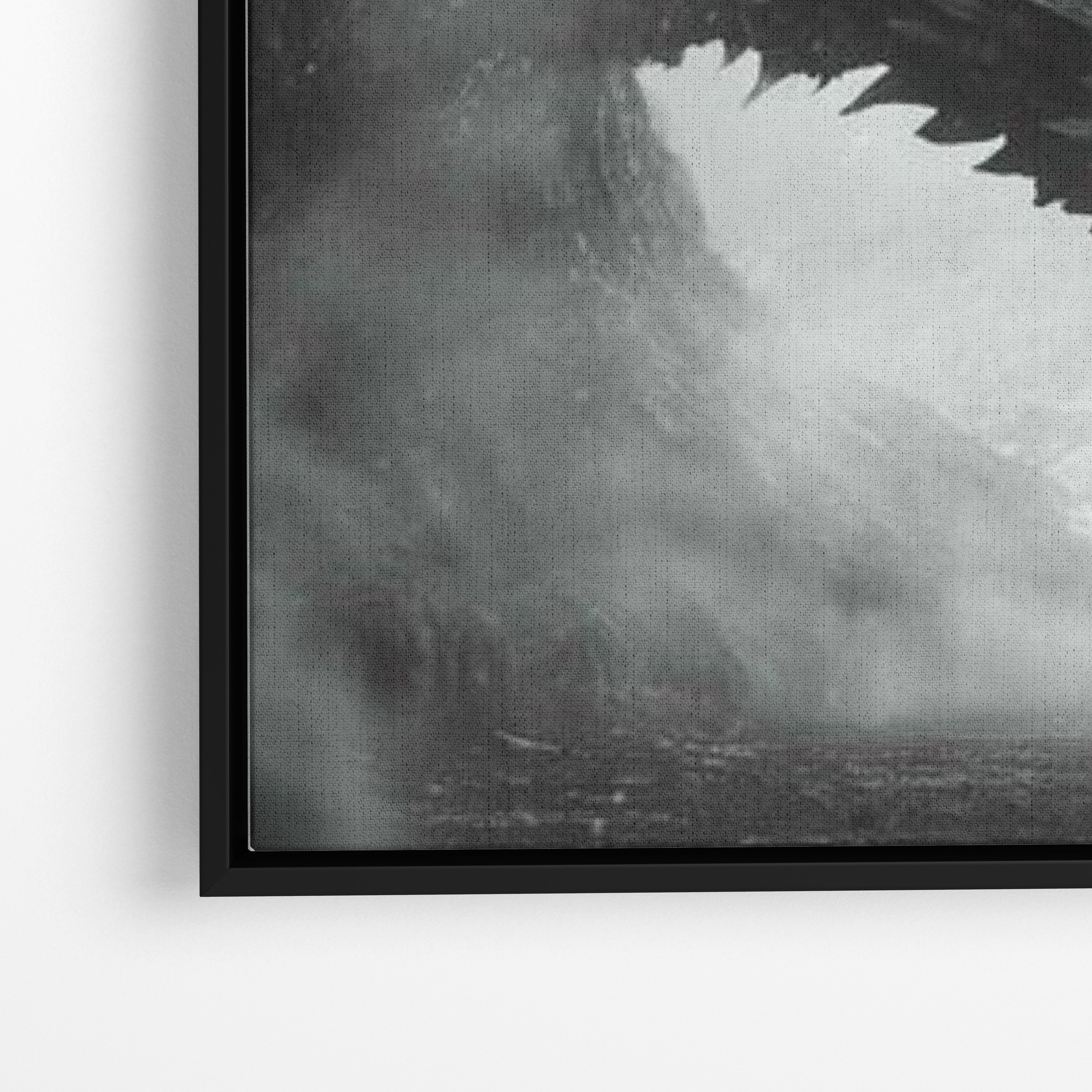 Close-up λεπτομέρεια καμβά Jon Snow and Dragon με μαύρη κορνίζα.