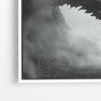 Close-up λεπτομέρεια καμβά Jon Snow and Dragon με λευκή κορνίζα.