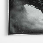 Close-up λεπτομέρεια καμβά Jon Snow and Dragon με ασημί κορνίζα.
