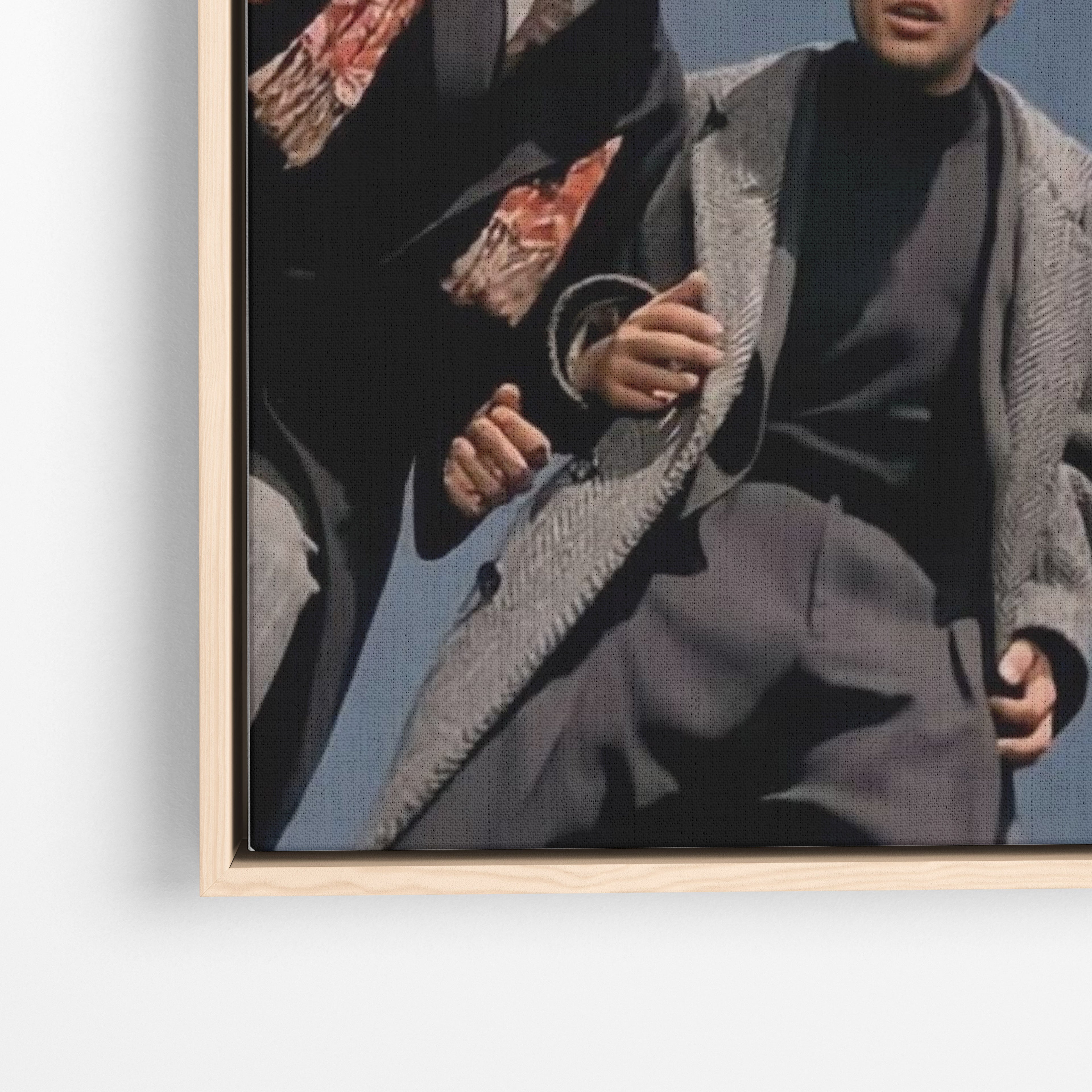 Close-up λεπτομέρεια καμβά Friends με ξύλινη κορνίζα.