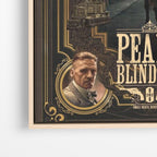 Close-up λεπτομέρεια καμβά Peaky Blinders – Legacy με ξύλινη κορνίζα.