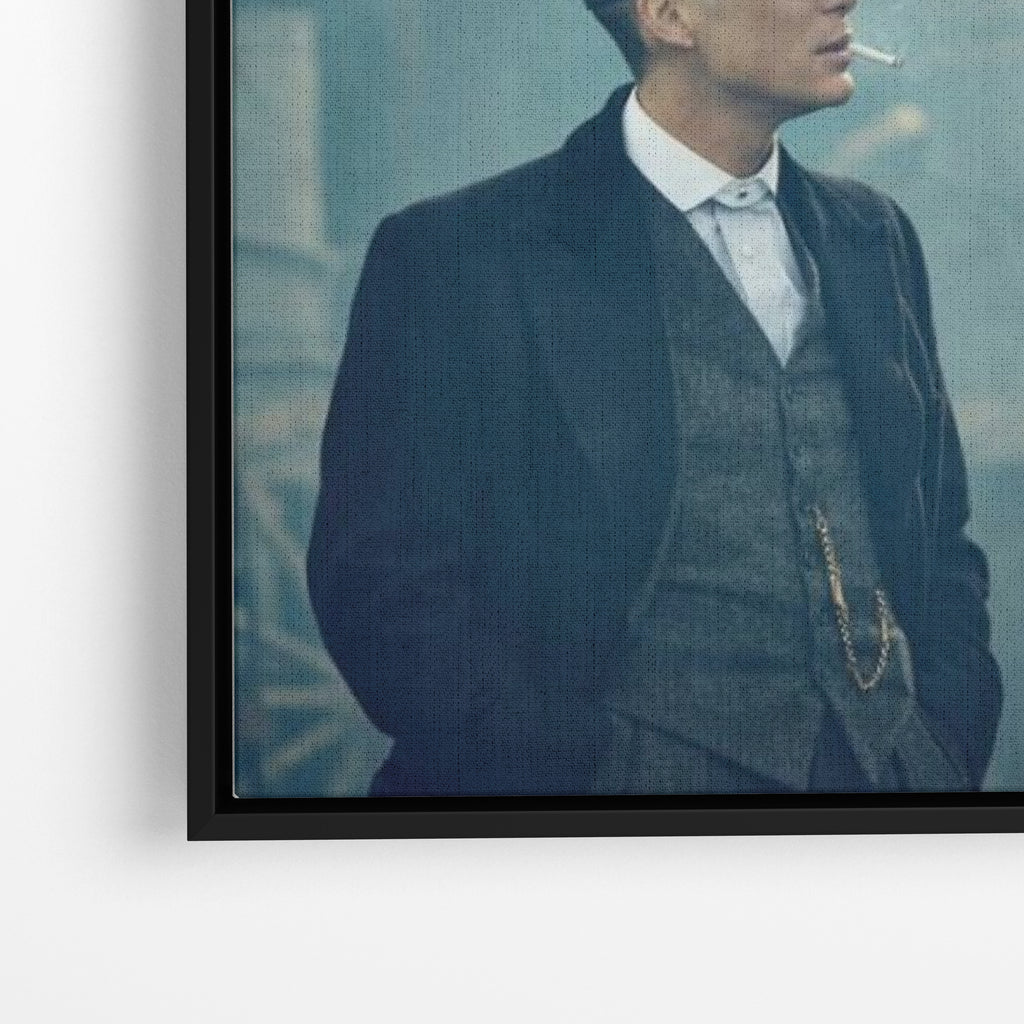 Close-up λεπτομέρεια καμβά F* Them All - Thomas Shelby με μαύρη κορνίζα.