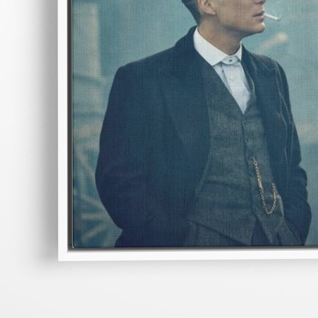 Close-up λεπτομέρεια καμβά F* Them All - Thomas Shelby με λευκή κορνίζα.