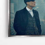 Close-up λεπτομέρεια καμβά F* Them All - Thomas Shelby με ασημί κορνίζα.