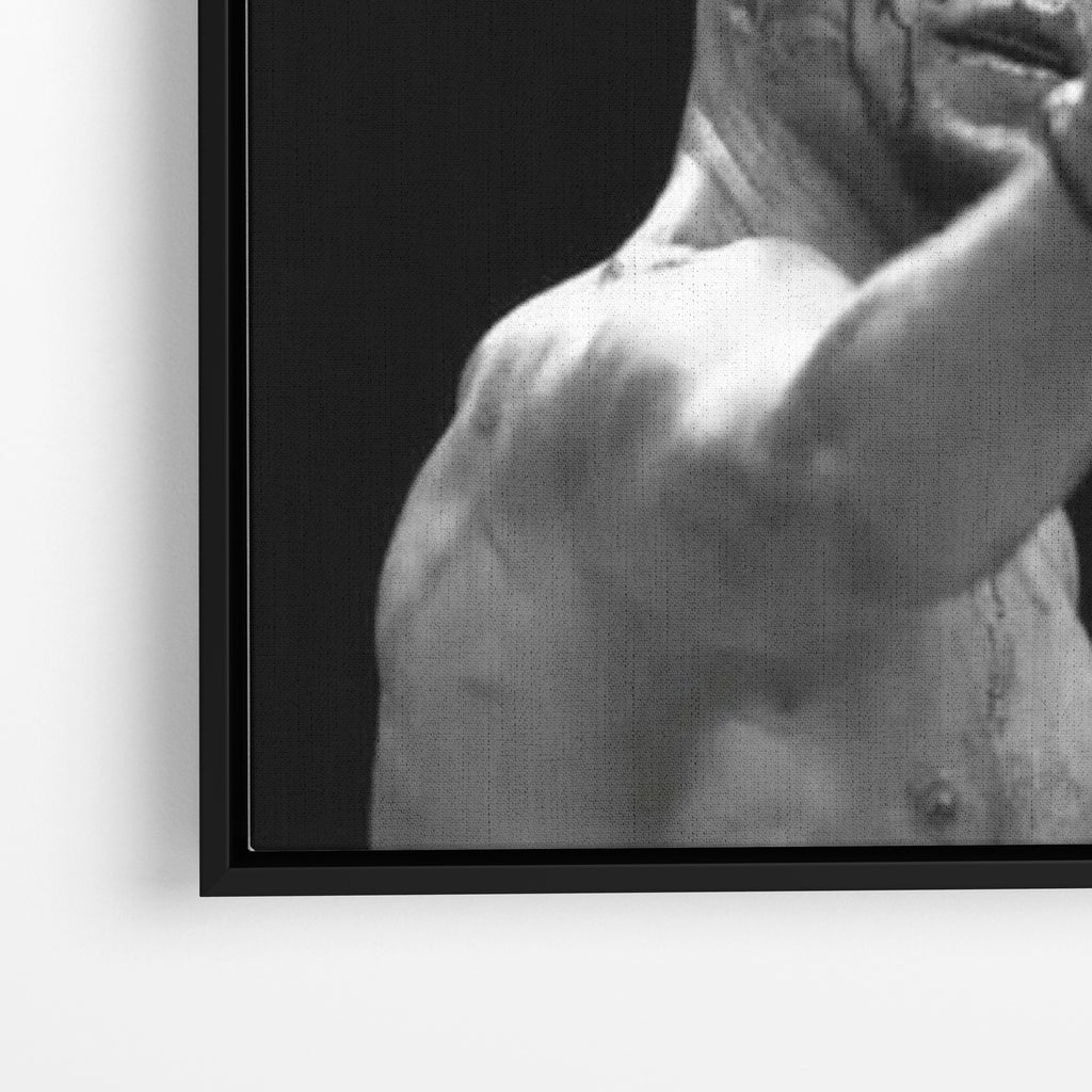 Close-up λεπτομέρεια καμβά REMEMBER YOUR GOAL με μαύρη κορνίζα.