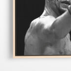 Close-up λεπτομέρεια καμβά REMEMBER YOUR GOAL με ξύλινη κορνίζα.
