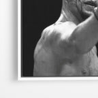 Close-up λεπτομέρεια καμβά REMEMBER YOUR GOAL με λευκή κορνίζα.