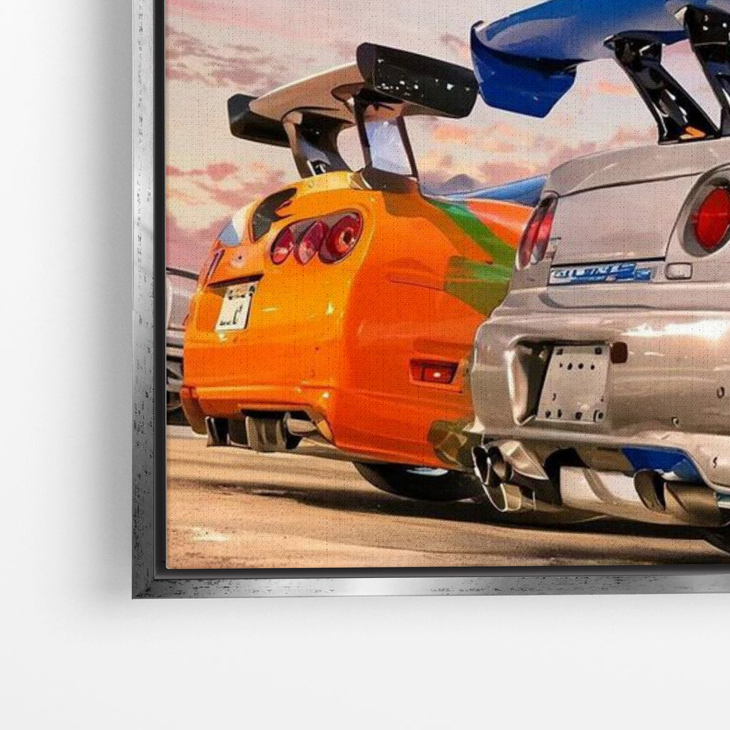 Close-up λεπτομέρεια καμβά Race  With Yourself με ασημί κορνίζα.