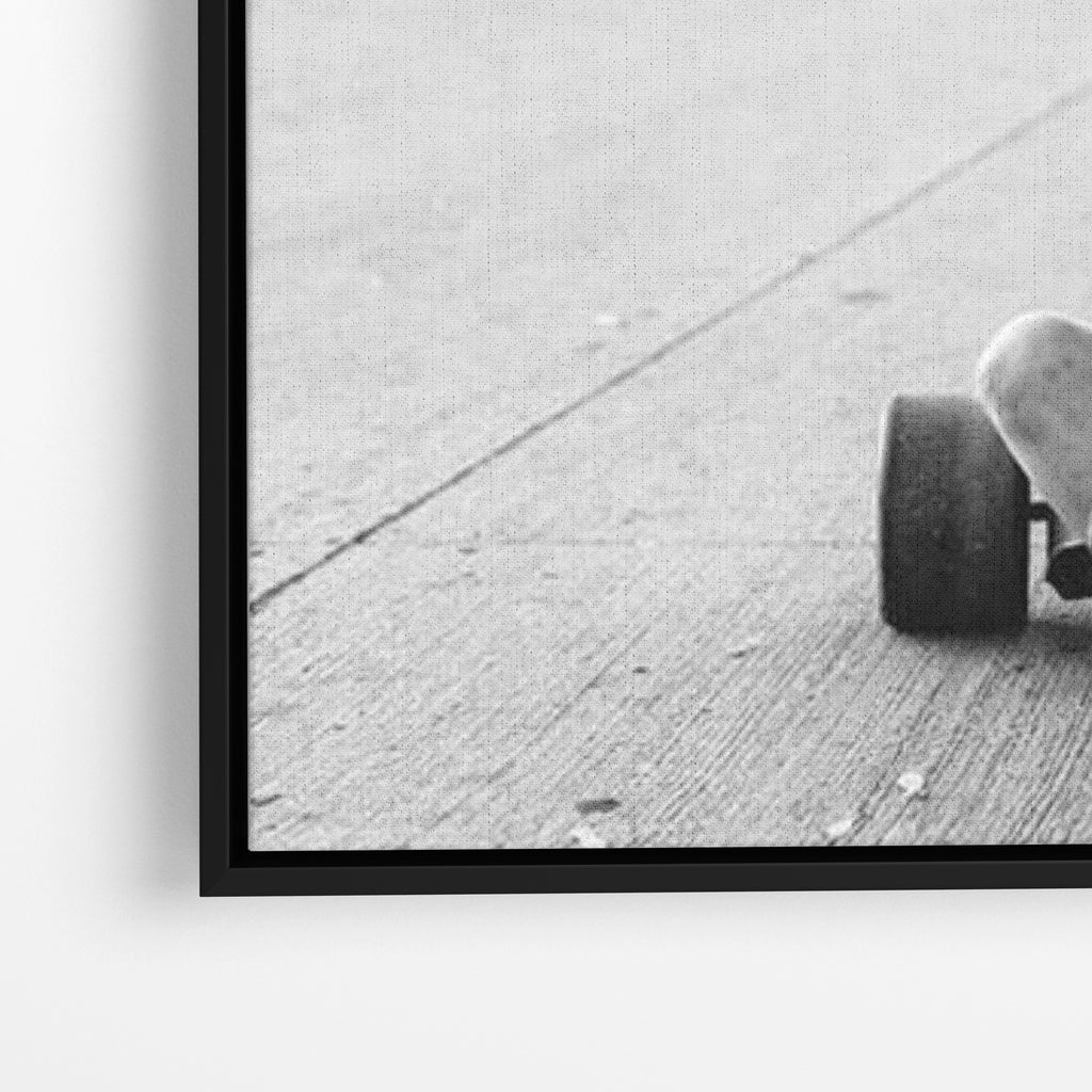 Close-up λεπτομέρεια καμβά Rebel Kid – Attitude Canvas με μαύρη κορνίζα.