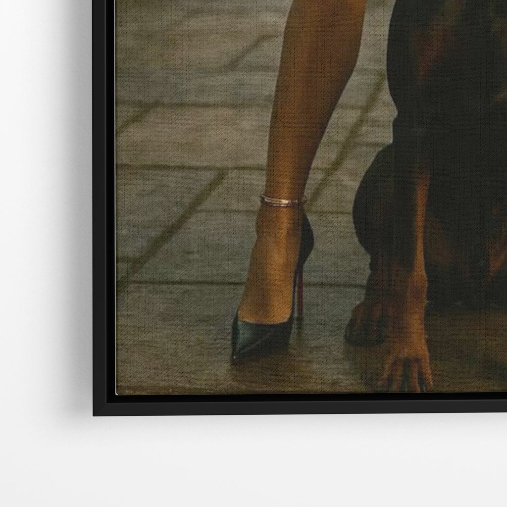 Close-up λεπτομέρεια καμβά Doberman Power με μαύρη κορνίζα.