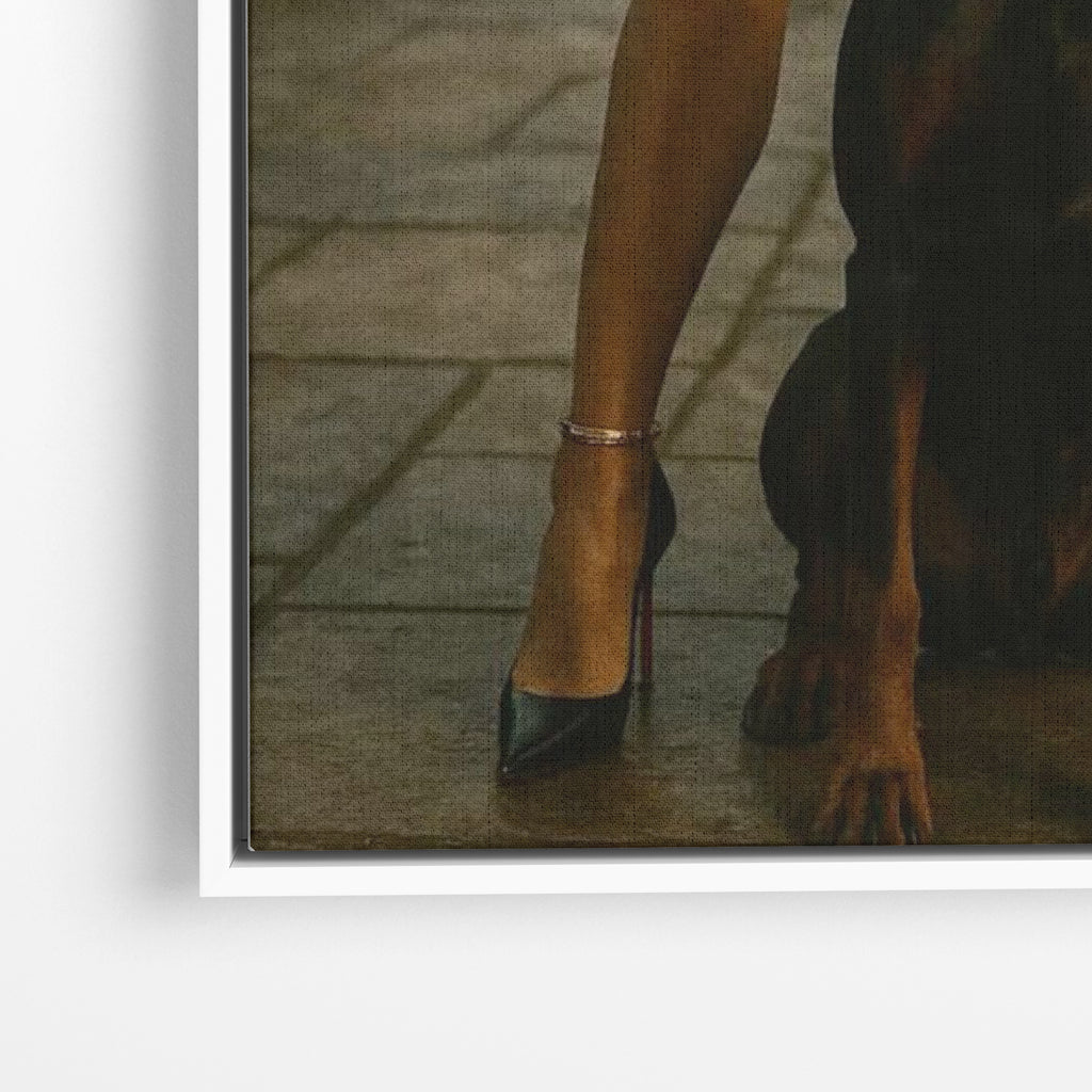 Close-up λεπτομέρεια καμβά Doberman Power με λευκή κορνίζα.