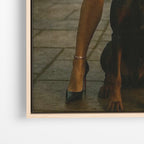 Close-up λεπτομέρεια καμβά Doberman Power με ξύλινη κορνίζα.