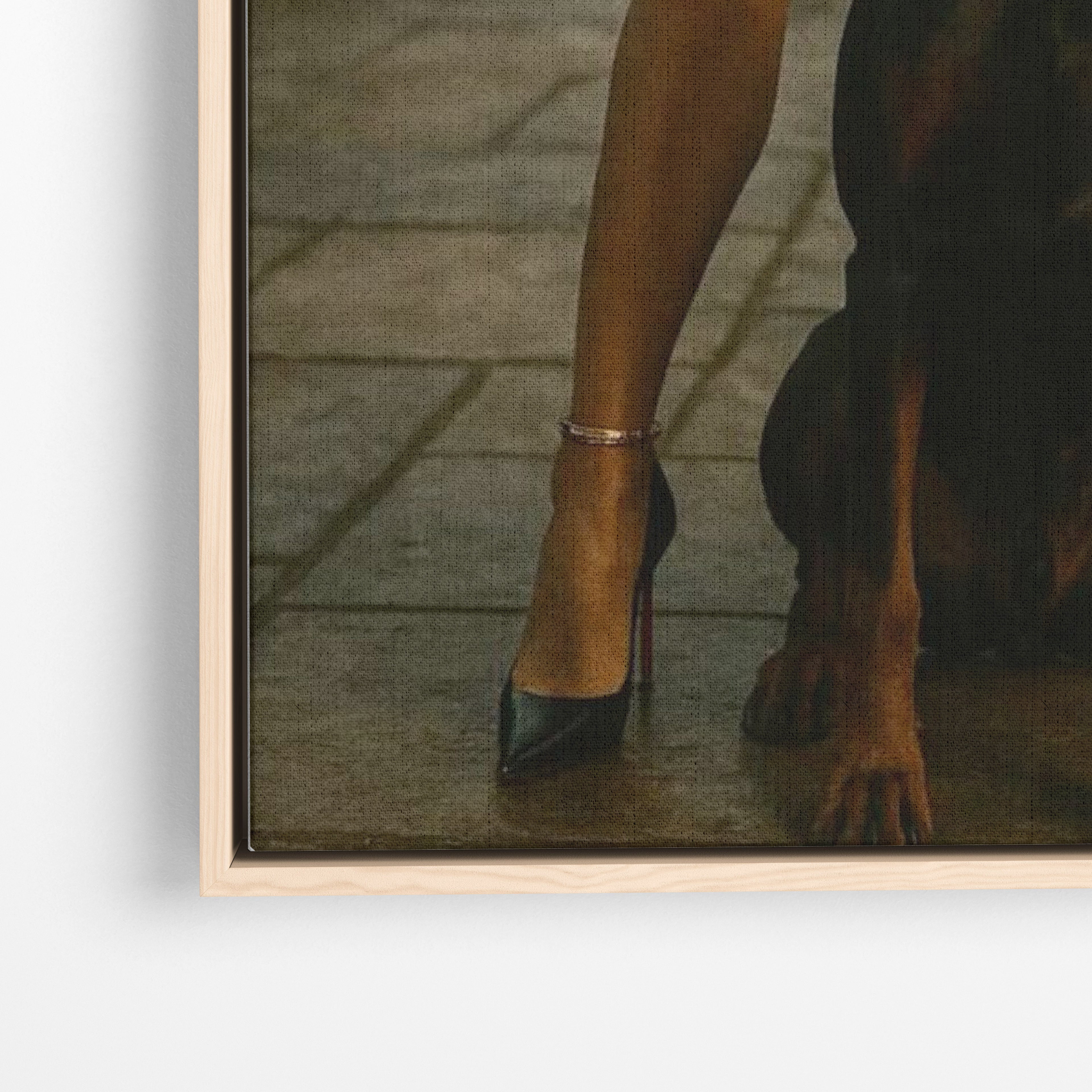 Close-up λεπτομέρεια καμβά Doberman Power με ξύλινη κορνίζα.