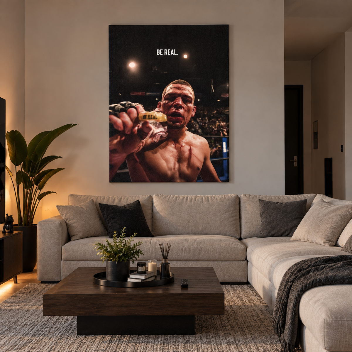 Κάθετος καμβάς “BE REAL” με MMA fighter σε μοντέρνο, ζεστό και ρεαλιστικό σαλόνι.