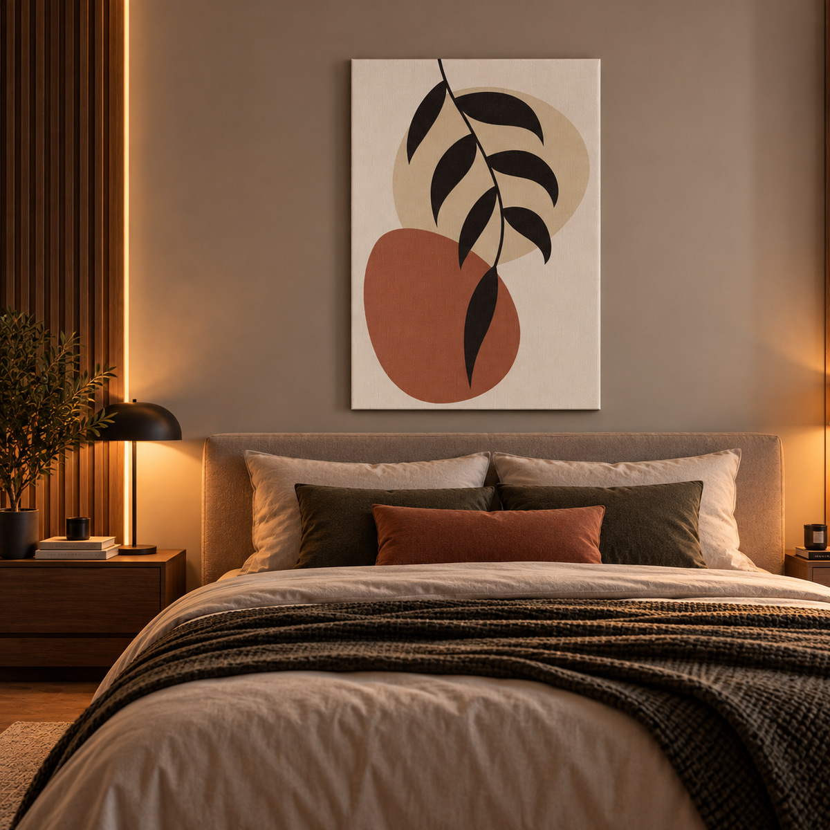 Διακοσμητικός πίνακας σε καμβά Boho Minimal με μαύρα φύλλα και μπεζ-τερακότα σχήματα, τοποθετημένος πάνω από το κρεβάτι σε μοντέρνο υπνοδωμάτιο με ζεστό φωτισμό.