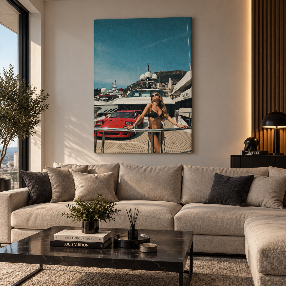 Canvas με κόκκινο supercar, yacht και καλοκαιρινό luxury σκηνικό, τοποθετημένο σε μοντέρνο φωτεινό σαλόνι.