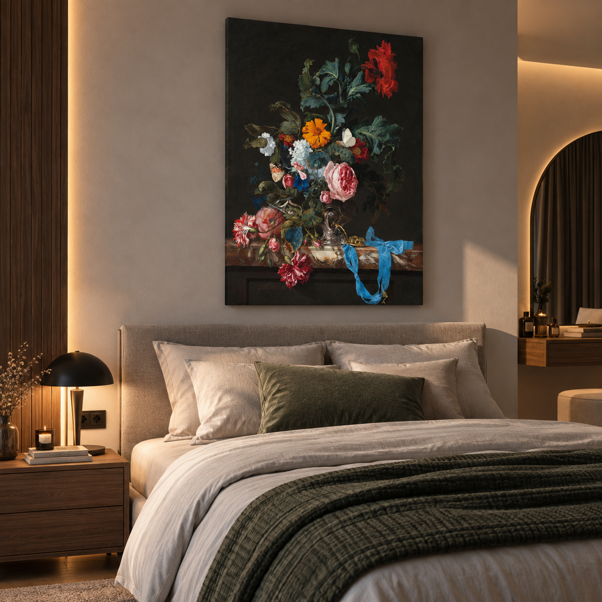 Floral πίνακας με πολύχρωμα λουλούδια σε μοντέρνα κρεβατοκάμαρα.