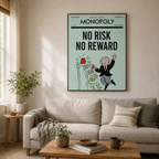 Πίνακας Monopoly «No Risk, No Reward» σε φωτεινό μοντέρνο σαλόνι με εκρού καναπέ.
