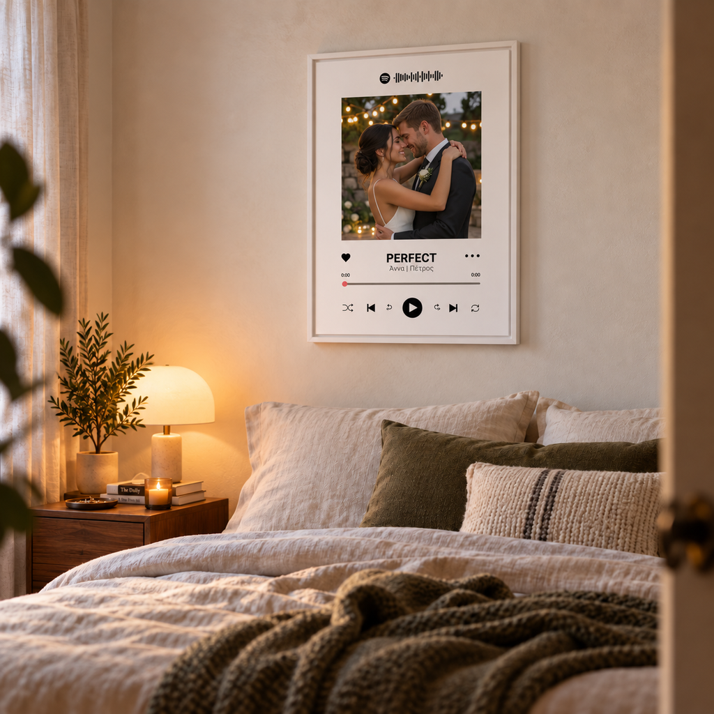 Λευκός προσωποποιημένος πίνακας Spotify Song με φωτογραφία γάμου, πάνω από κρεβάτι